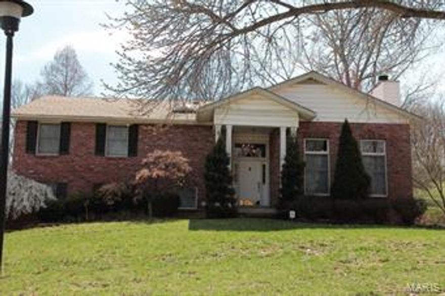 Gorgeous 4 bed, 2.5 bath multi-level home in desirable Shenandoah sub. in Chesterfield.  New 30 year roof installed end of March 2015.  Enter the large foyer w/ decorative inlaid wood flooring. Step into the large sunken two story Great Room with hardwood flooring, wood-burning fireplace and built-in bookshelves.  Travel up a few steps to the main level with lg. eat in kitchen w/ stainless appliances, sliding door to back patio and a Formal Dining room with hardwood flooring. The Master bedrm. features hardwood flooring and a large master bath suite with ceramic tile floor, double bowl vanity and separate garden tub and shower.  The second, third bedrooms feature carpeting and colorful paint schemes. Fourth bdrm is hardwood floor.  The lower level features a large laundry room complete with a half bathroom. The unfinished portion of the lower level is large and ready to be finished to your tastes.  Access to the oversized two car garage thru lower level. BPG Home warranty included.