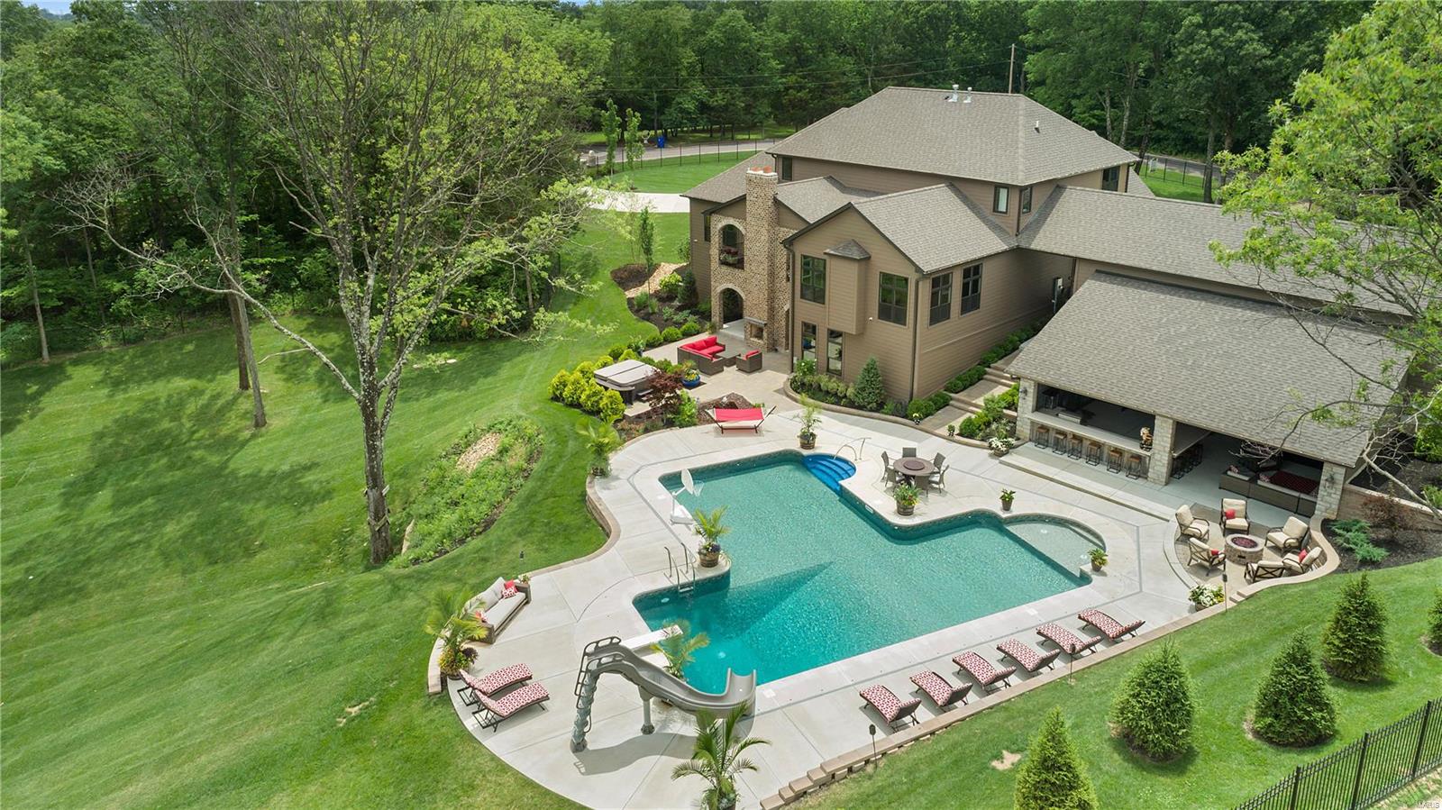 Stonehenge Manor 1 - Residential