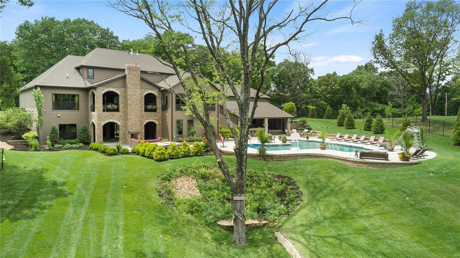 Stonehenge Manor 1 - Residential