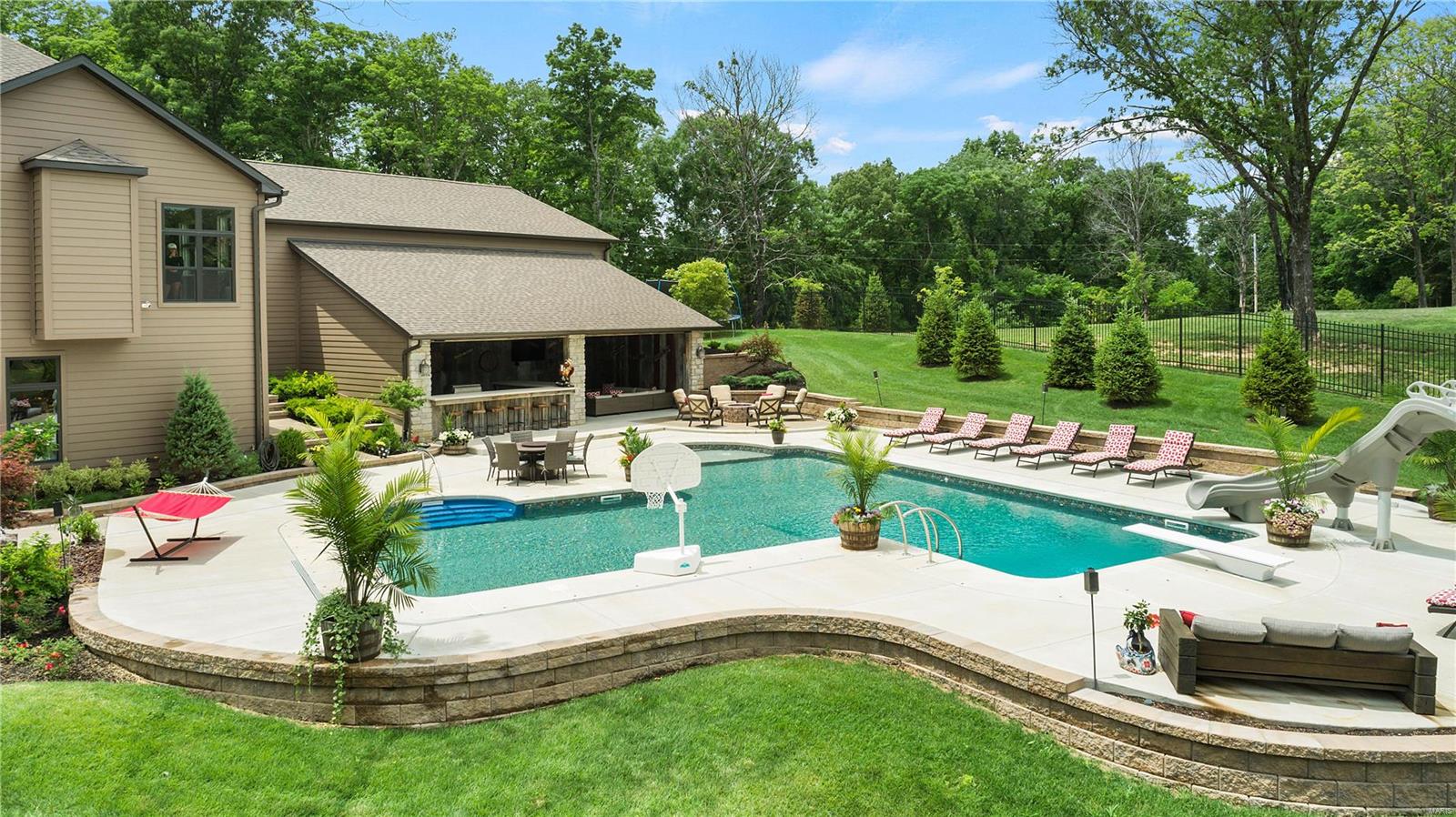 Stonehenge Manor 1 - Residential