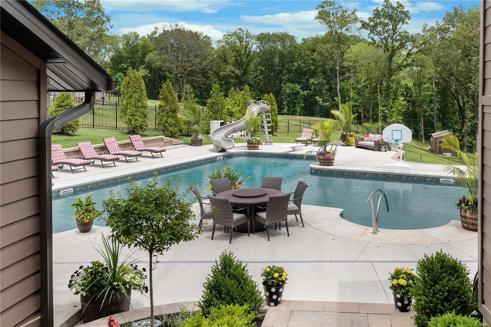 Stonehenge Manor 1 - Residential