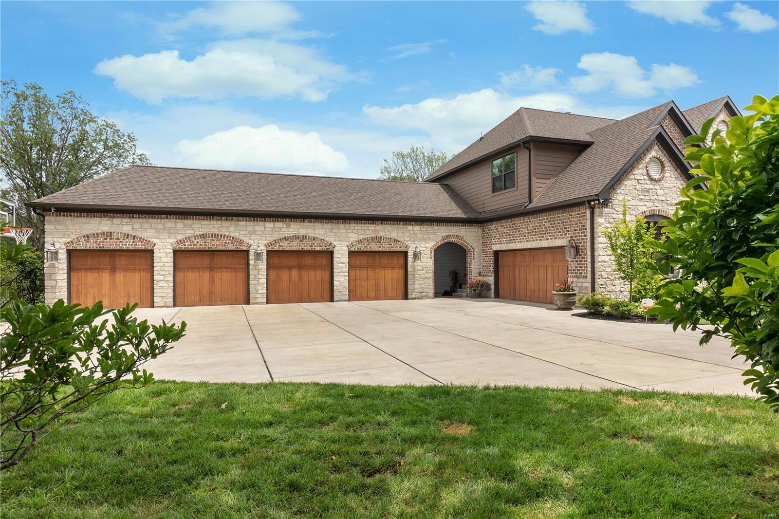 Stonehenge Manor 1 - Residential