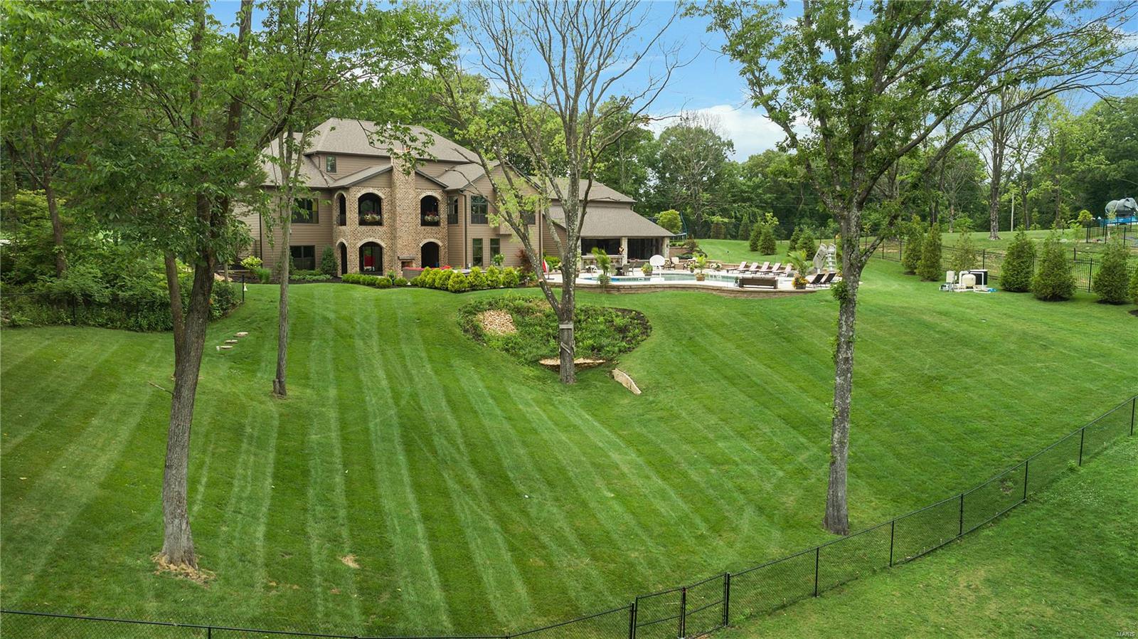 Stonehenge Manor 1 - Residential