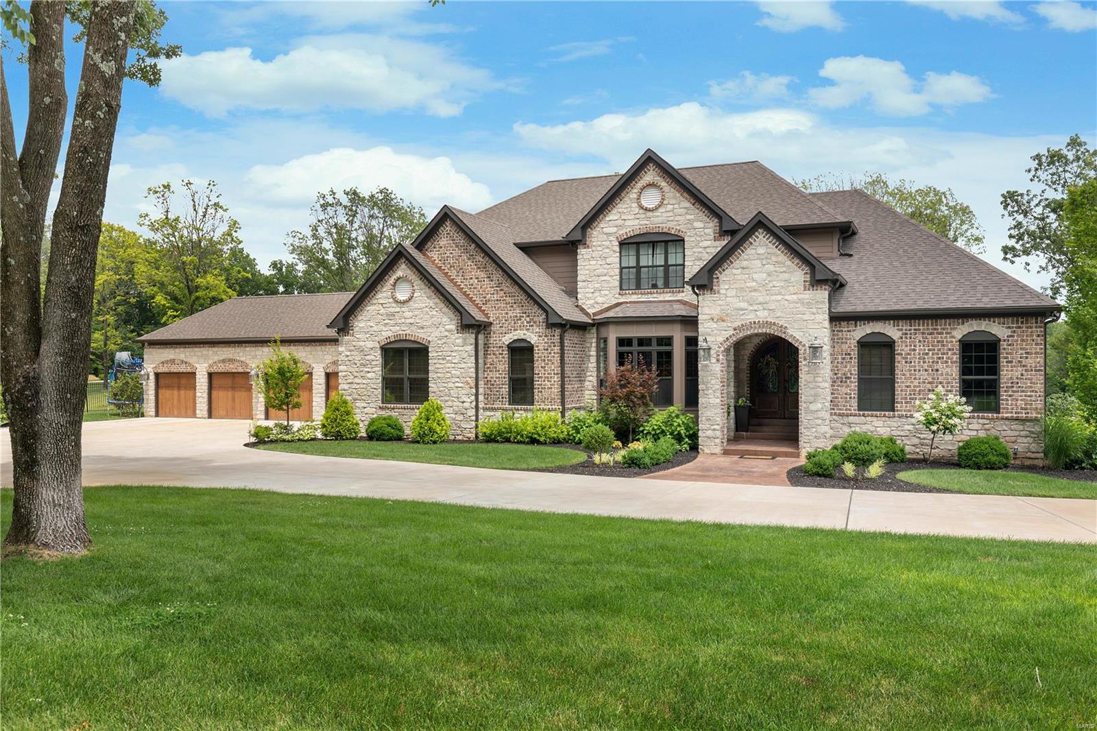 Stonehenge Manor 1 - Residential