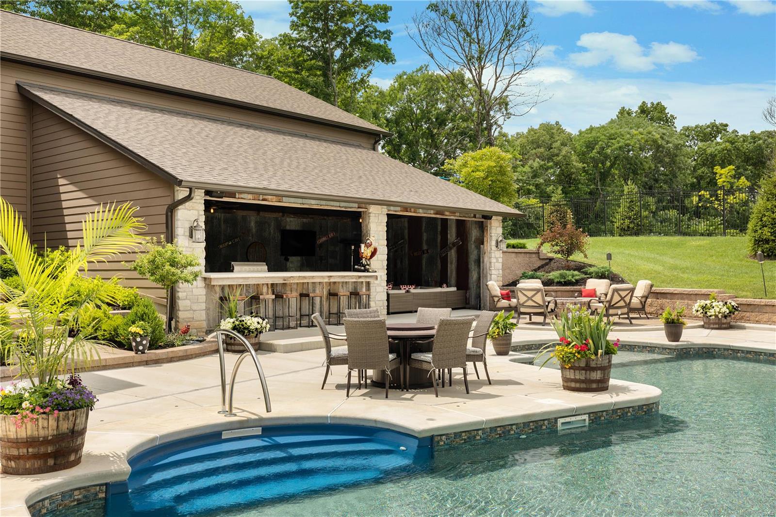 Stonehenge Manor 1 - Residential