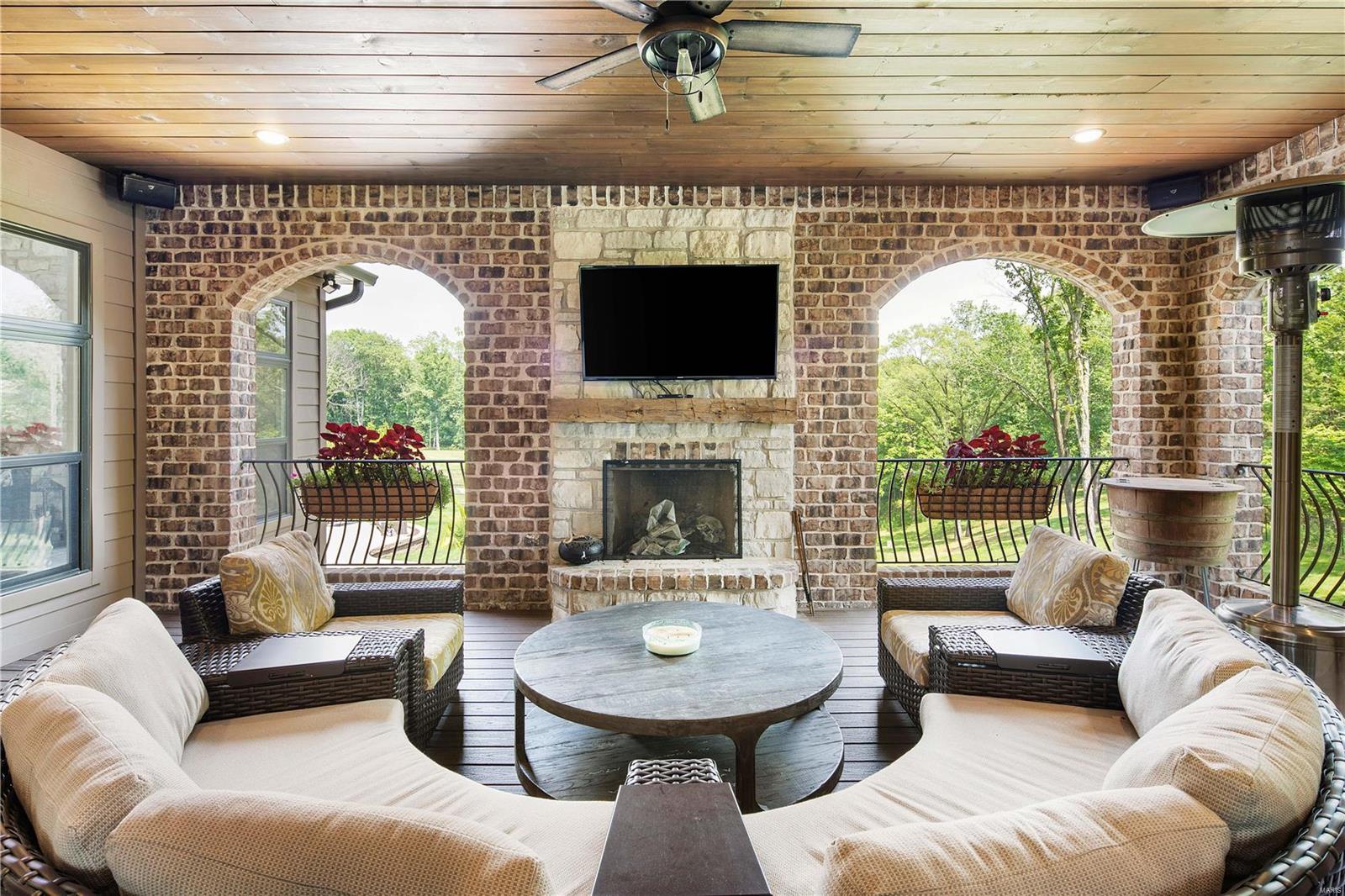 Stonehenge Manor 1 - Residential