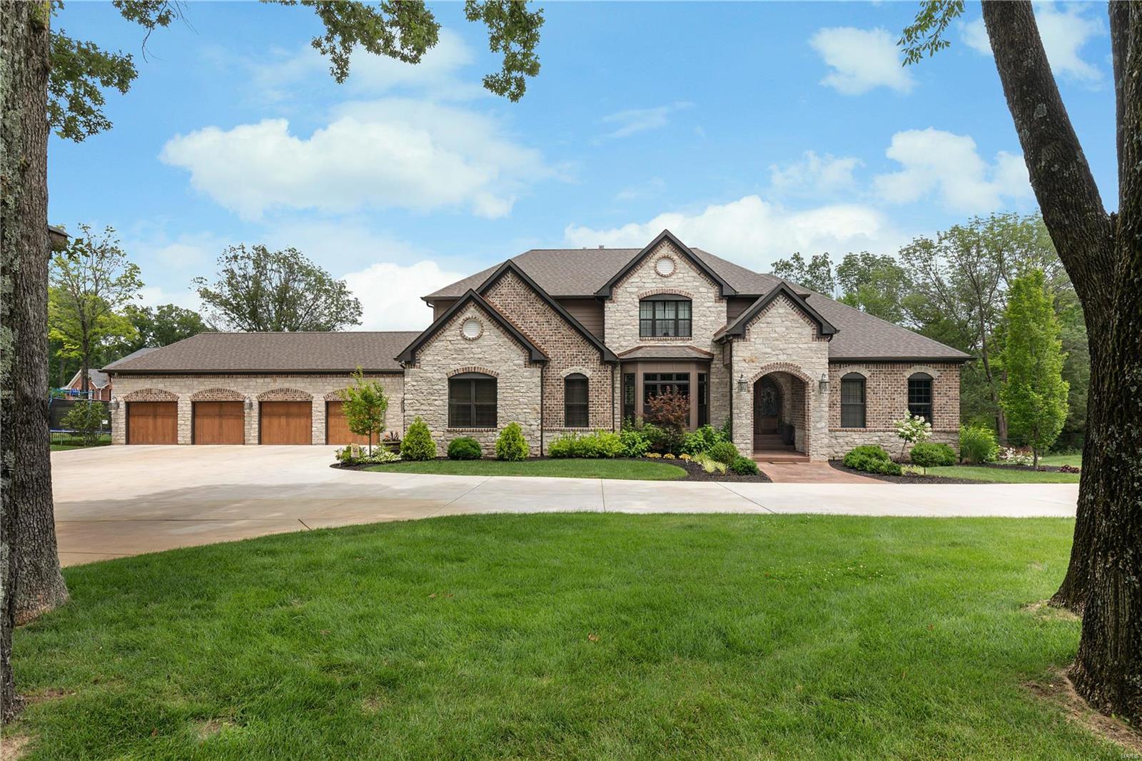 Stonehenge Manor 1 - Residential