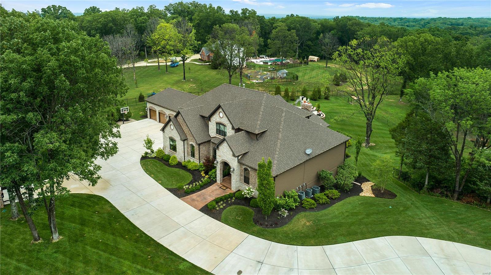 Stonehenge Manor 1 - Residential