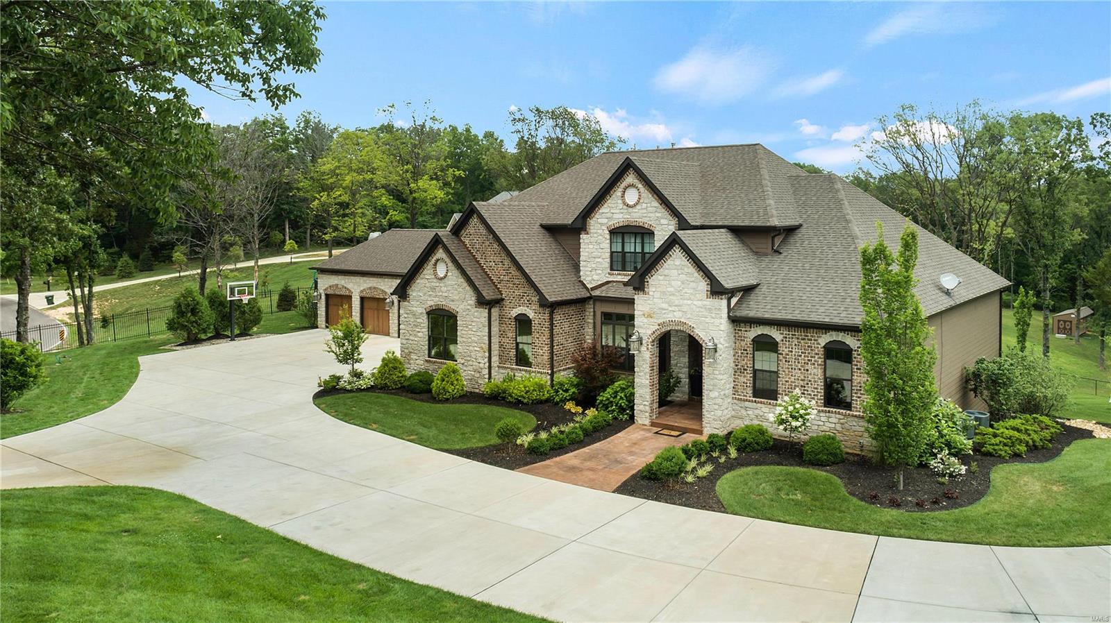 Stonehenge Manor 1 - Residential