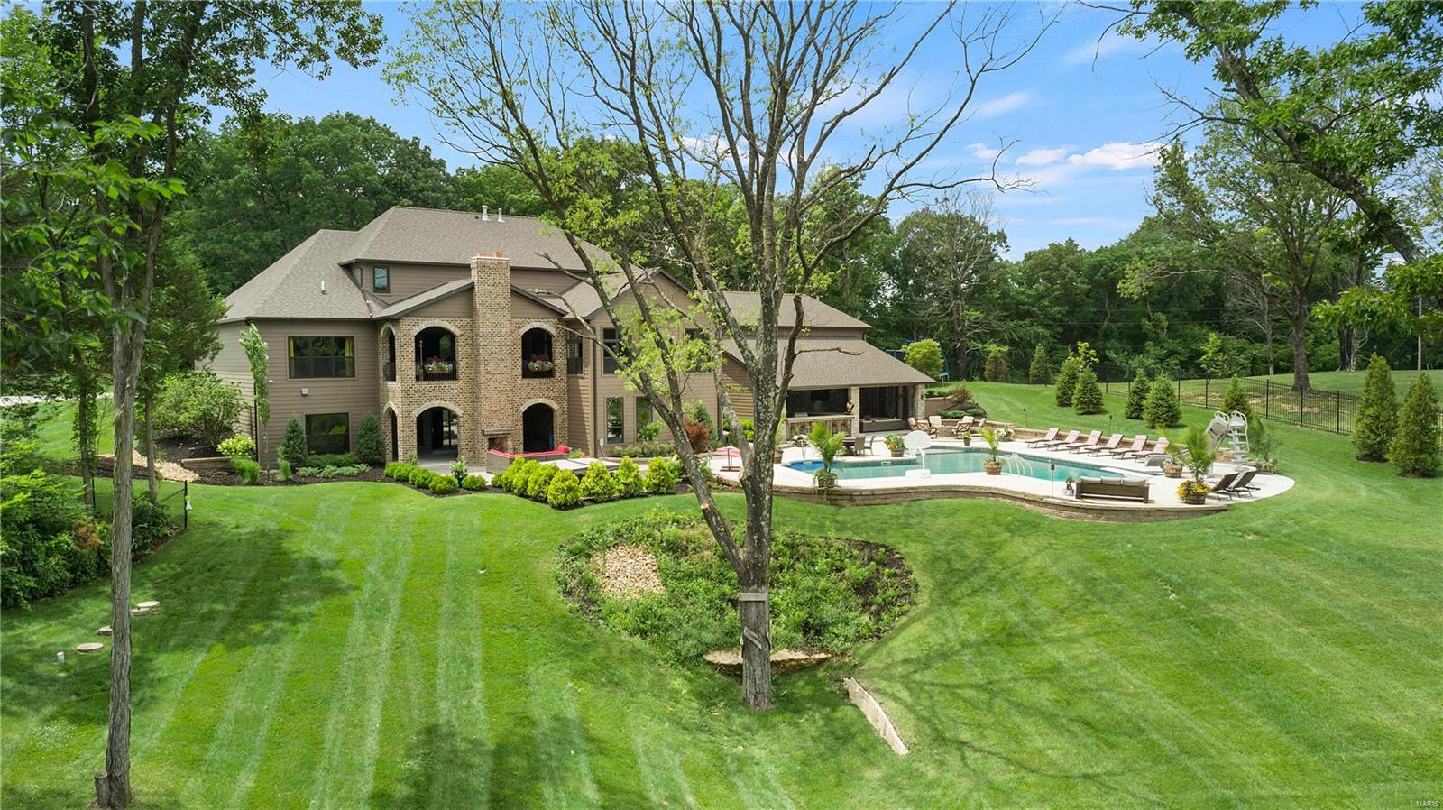 Stonehenge Manor 1 - Residential