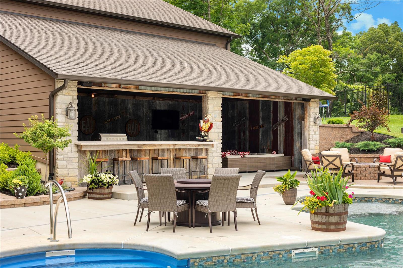 Stonehenge Manor 1 - Residential