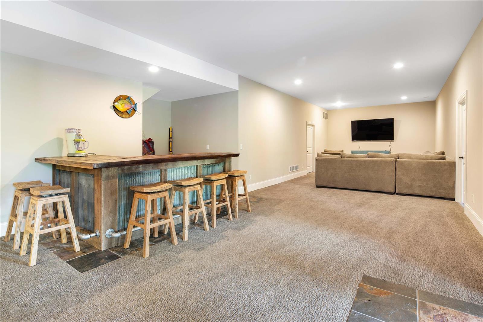 Stonehenge Manor 1 - Residential