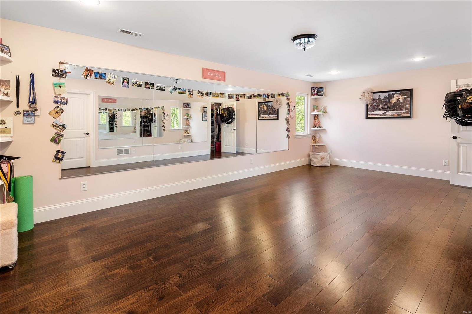 Stonehenge Manor 1 - Residential