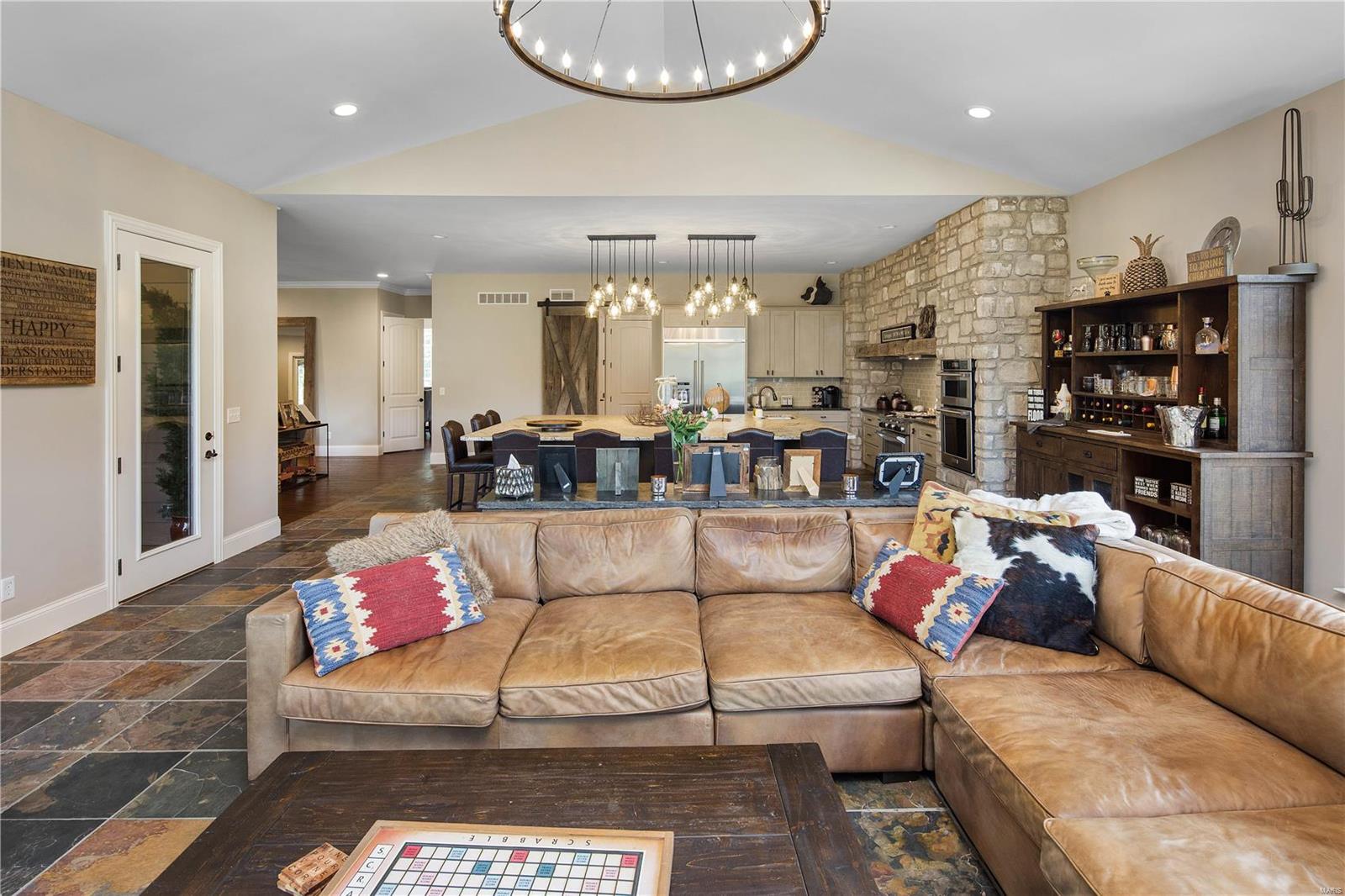 Stonehenge Manor 1 - Residential