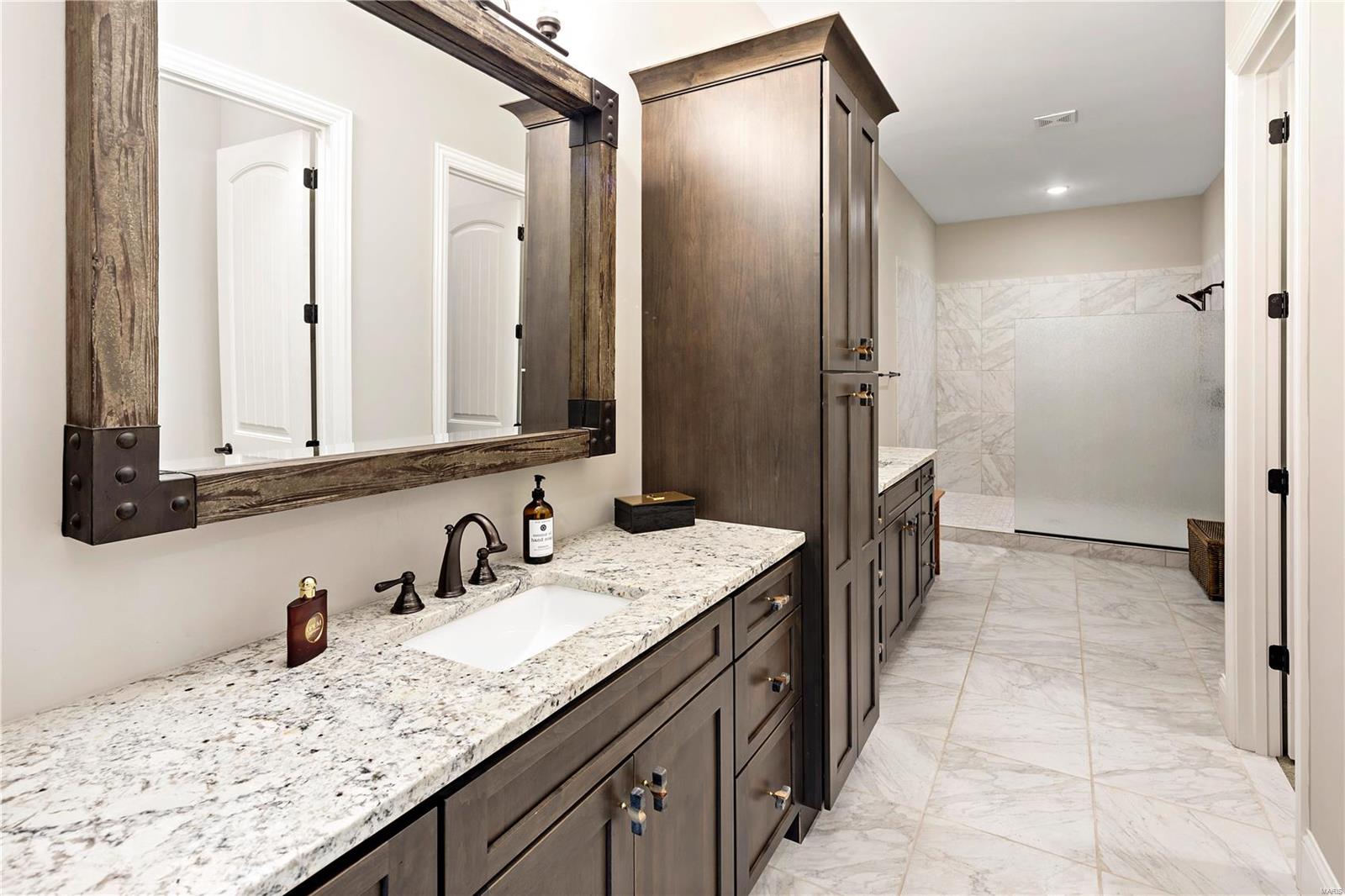 Stonehenge Manor 1 - Residential