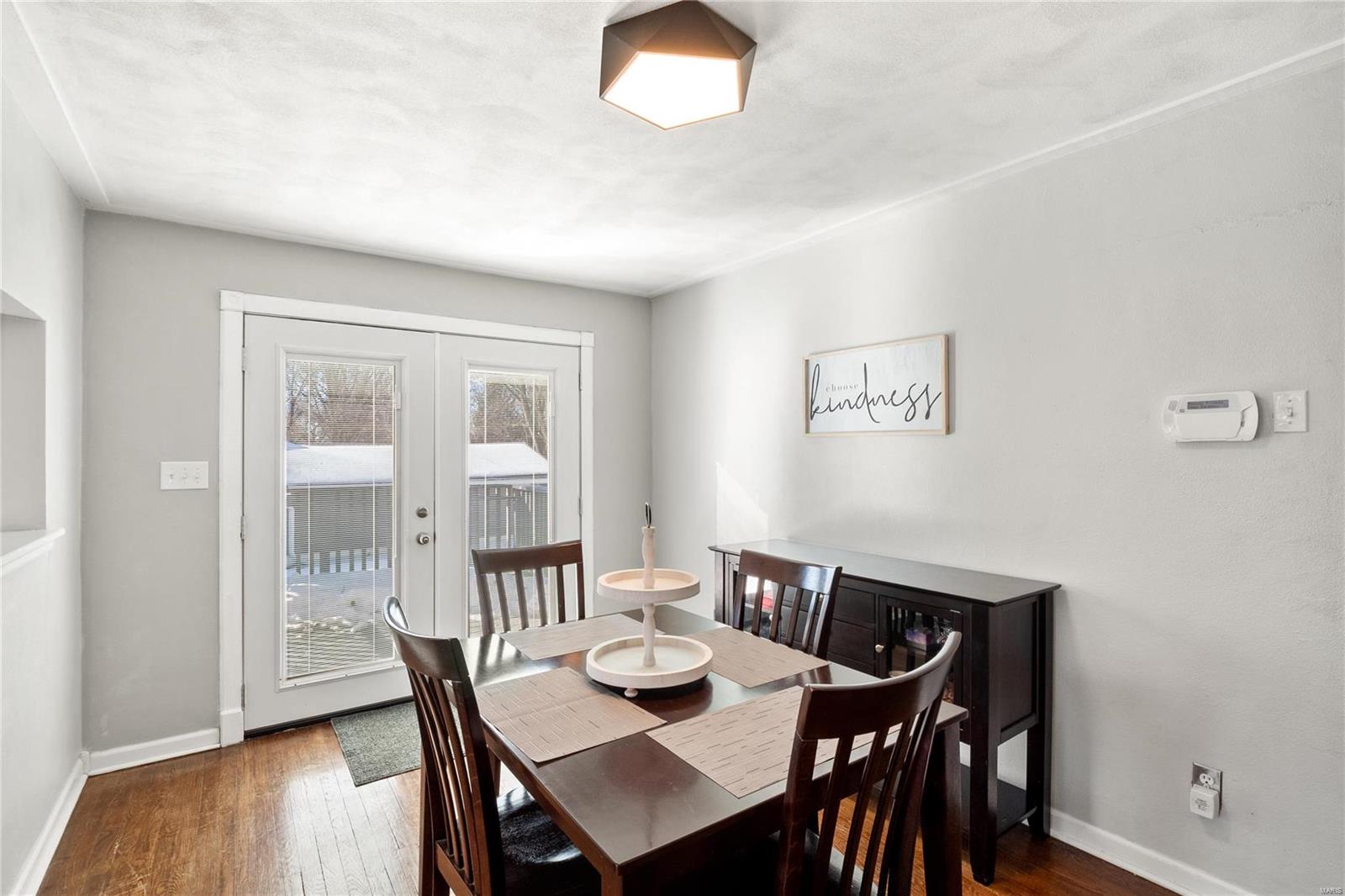 Fairview Heights, Illinois 62208, United States, 2 Bedrooms Bedrooms, ,1 BathroomBathrooms,Residential,Pending,21219