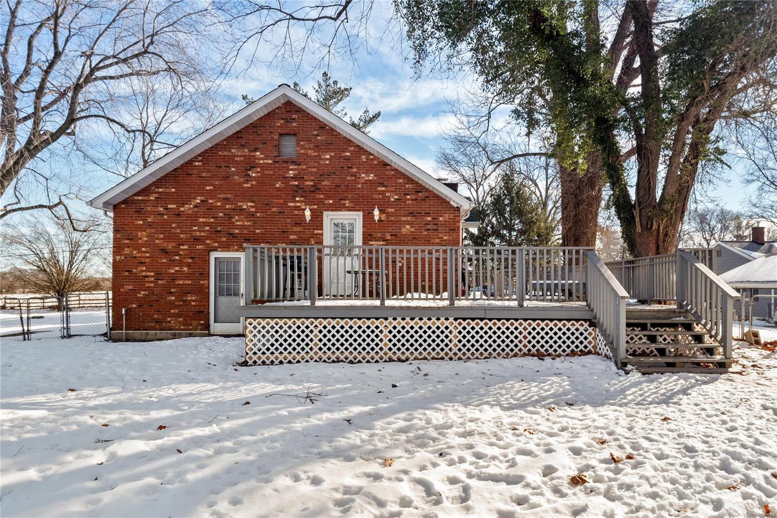 Fairview Heights, Illinois 62208, United States, 2 Bedrooms Bedrooms, ,1 BathroomBathrooms,Residential,Pending,21219
