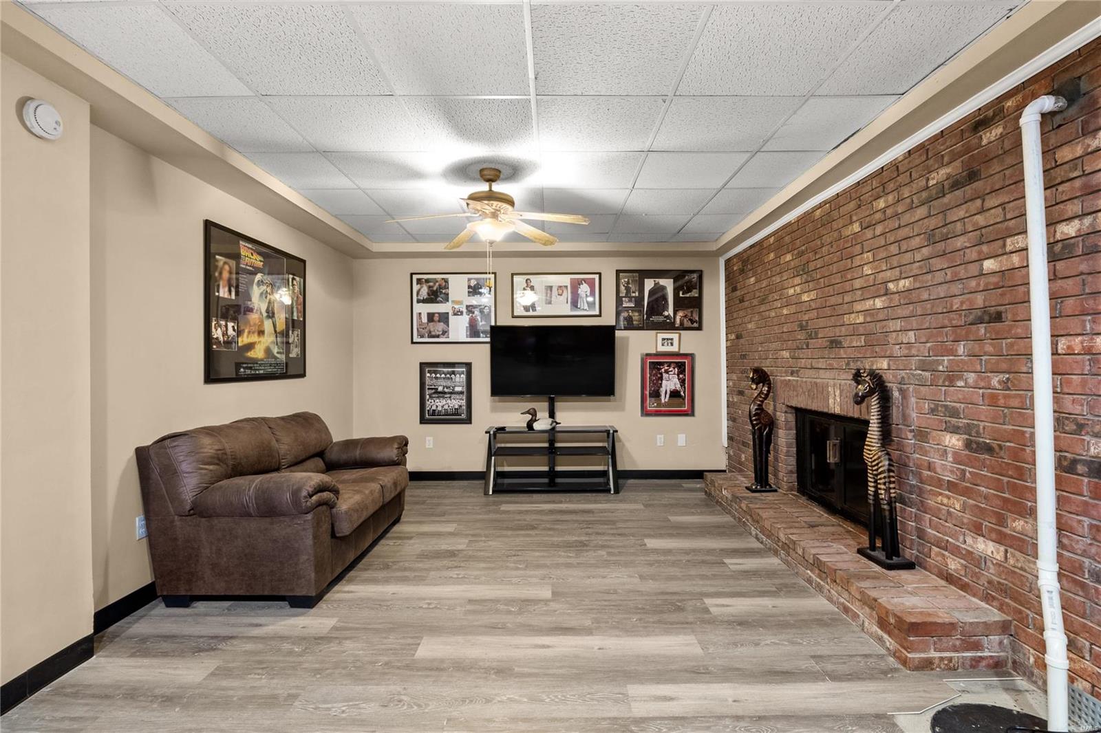 Fairview Heights, Illinois 62208, United States, 2 Bedrooms Bedrooms, ,1 BathroomBathrooms,Residential,Pending,21219