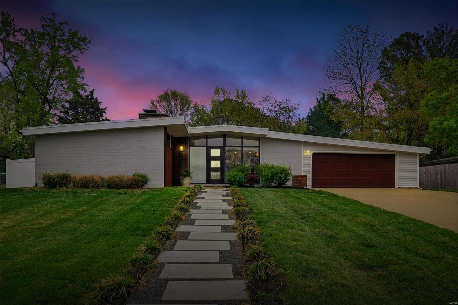 St Louis, Missouri 63122, United States, 4 Bedrooms Bedrooms, ,3 BathroomsBathrooms,Residential,Pending,113365