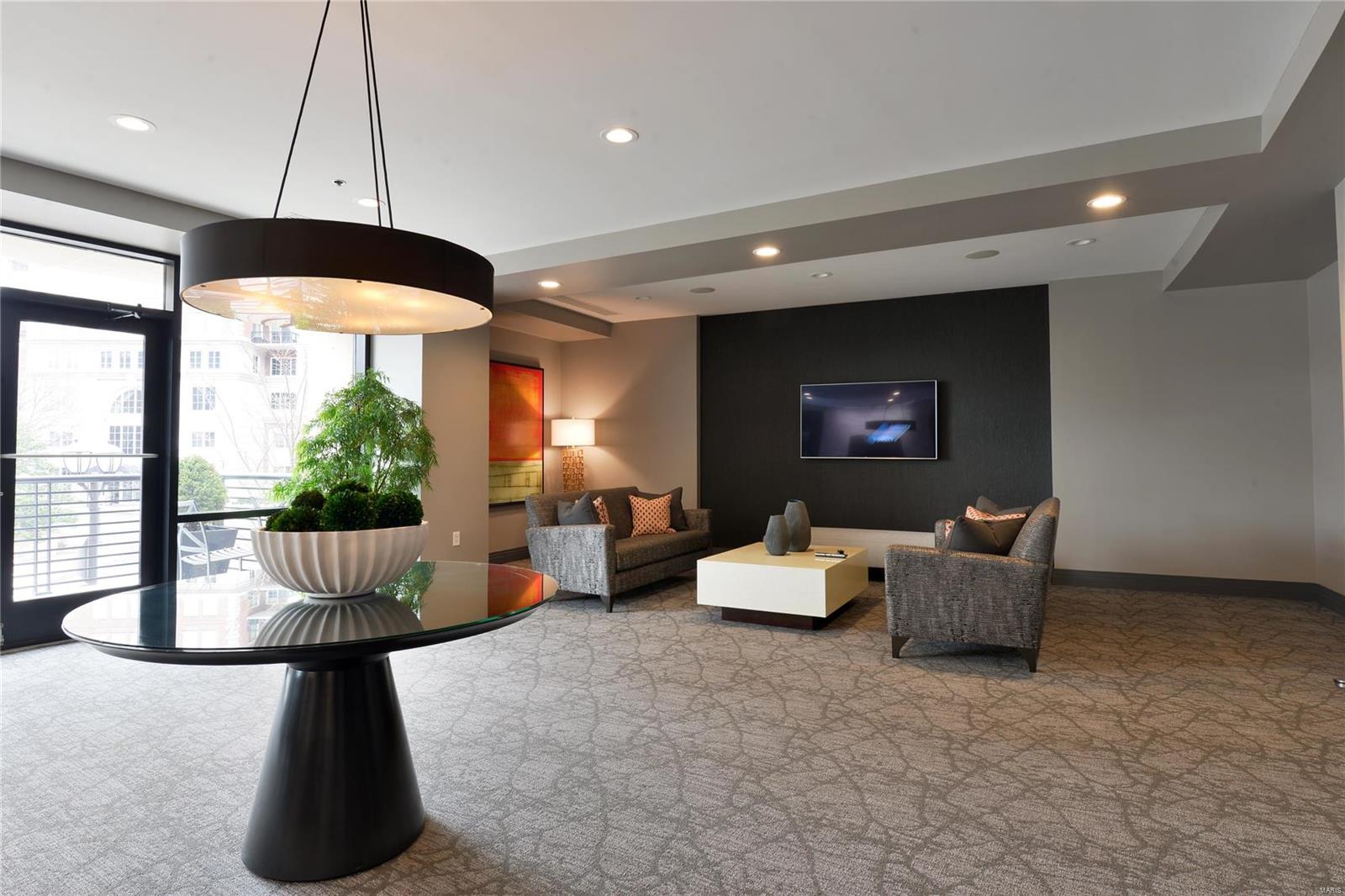 Crescent Condo - Residential