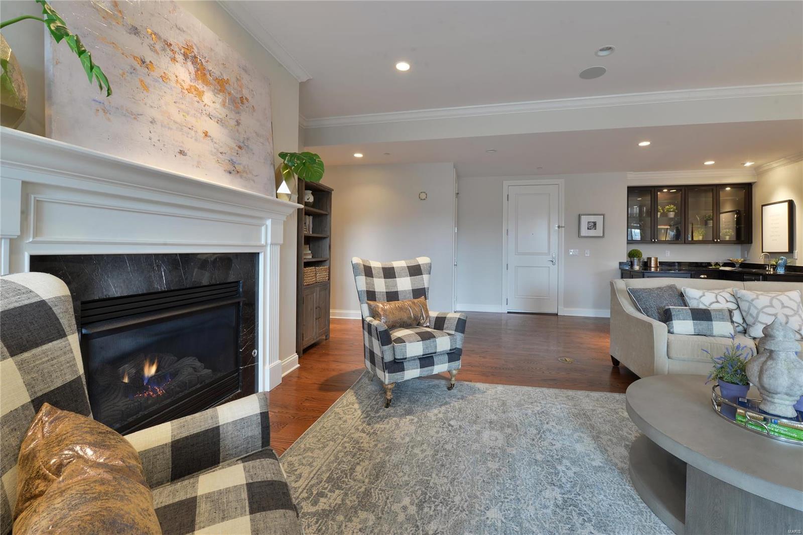 Crescent Condo - Residential