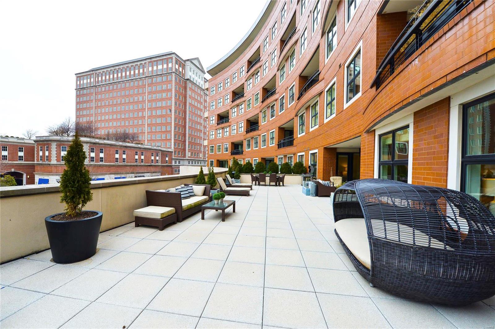 Crescent Condo - Residential