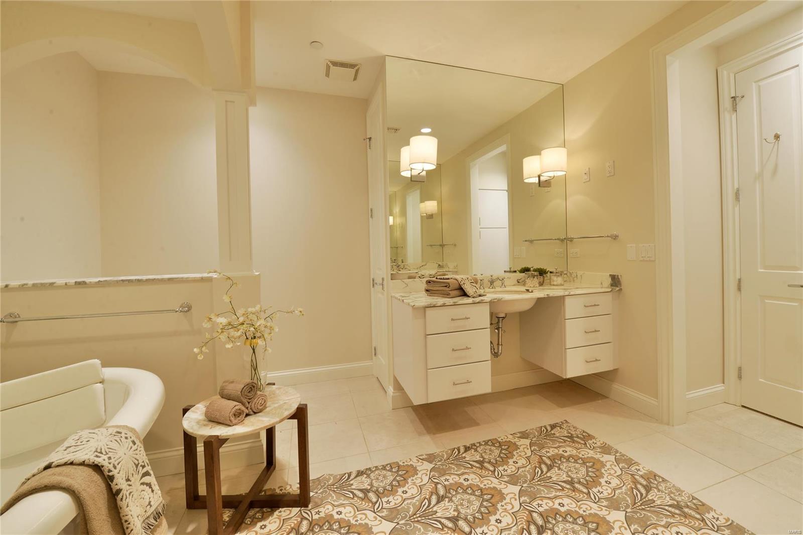 Crescent Condo - Residential