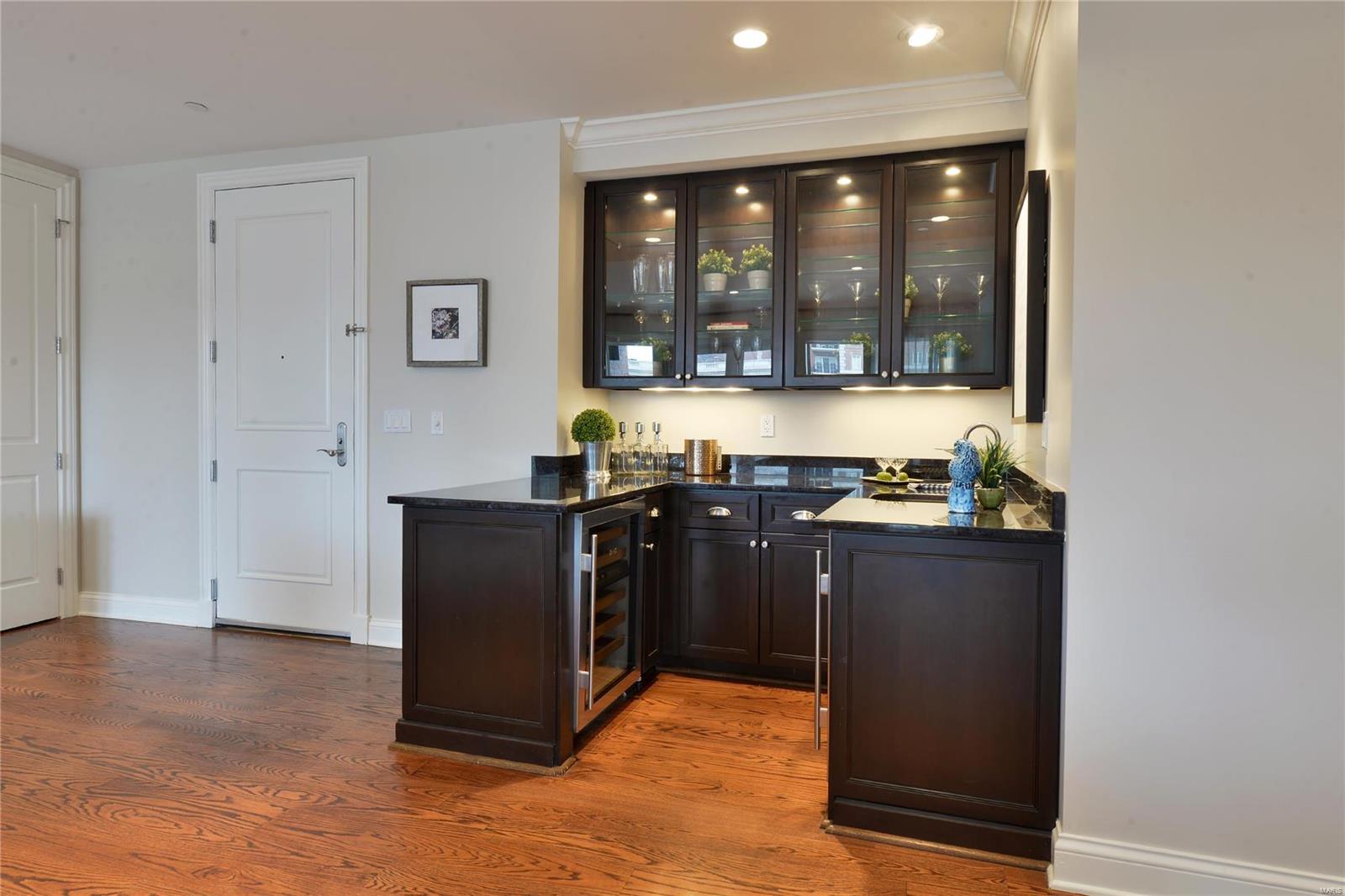 Crescent Condo - Residential