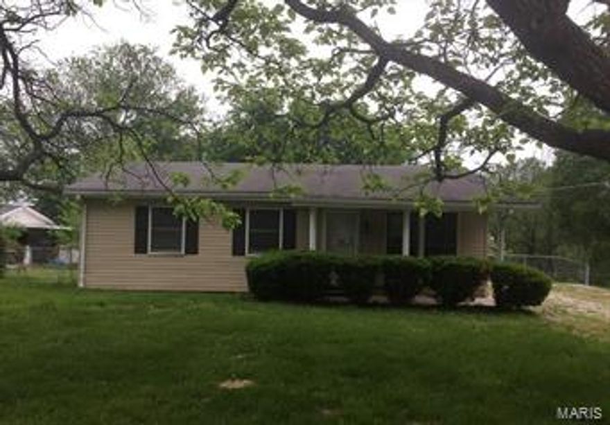 2- bed. 1-bath cottage bungalow style. Large living room. Eat in Kitchen. Main floor laundry. Covered front porch. Vinyl siding exterior. Plenty of  parking area. Nice fenced in back yard. This is a Fannie Mae HomePath property. •First Look is typically the first 20 days a property is listed •Properties in the First Look period have a countdown clock on the property information page displaying the days remaining to purchase.•Eligible buyers during First Look are owner occupants, public entities and their partners, and some non profits•HomePath® is proud to launch our HomePath Ready Buyer program, a comprehensive online homebuyer education course. First Time Homebuyers who complete this education course prior to their initial offer may request up to 3% closing cost assistance toward the purchase of a HomePath property and reimbursement of the HomePath Ready Buyer training cost. SpecialListingConditions: Foreclosure