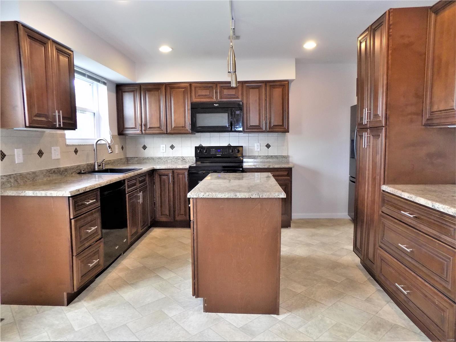 Lin Capri Condo - Residential