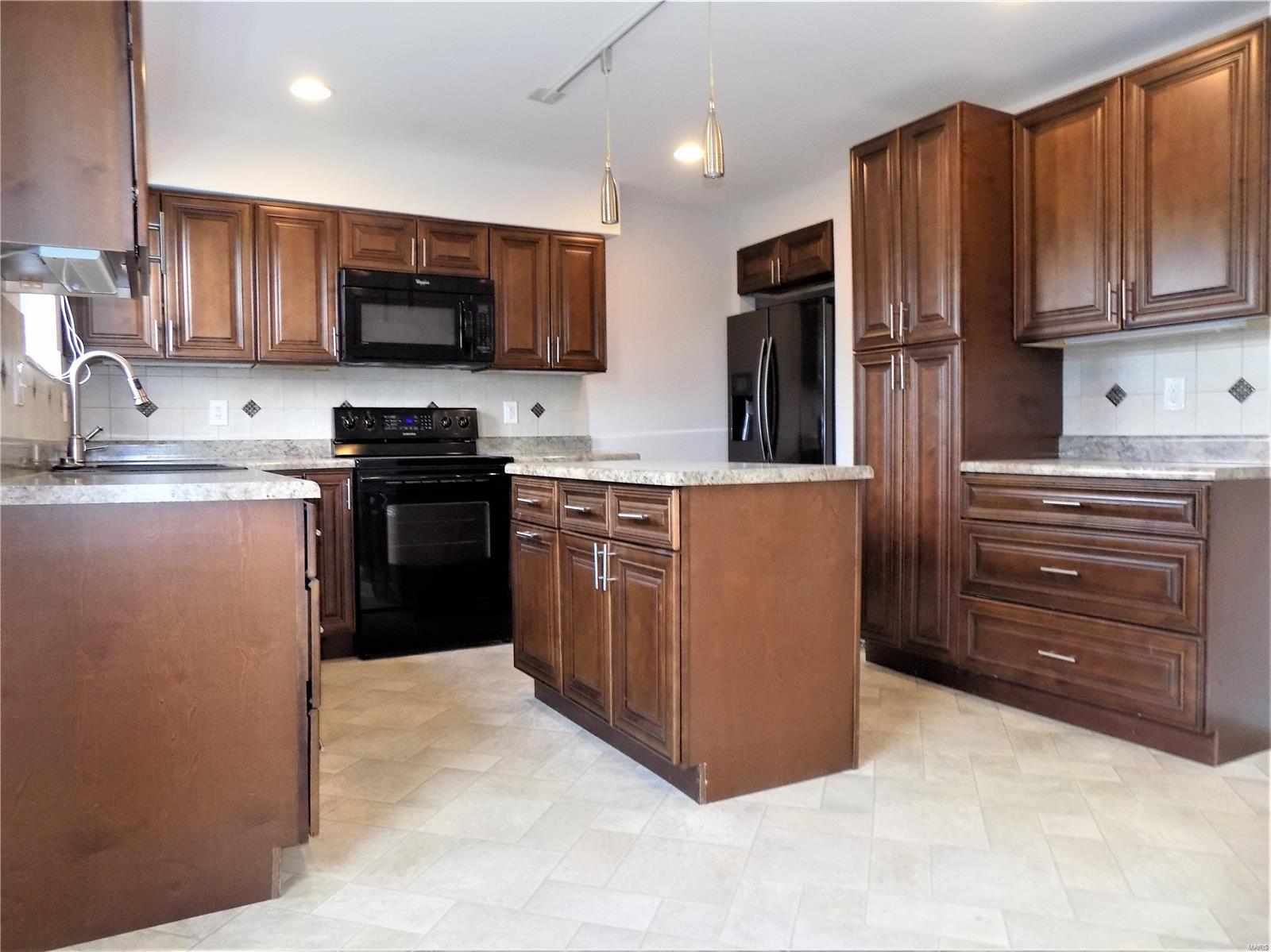 Lin Capri Condo - Residential