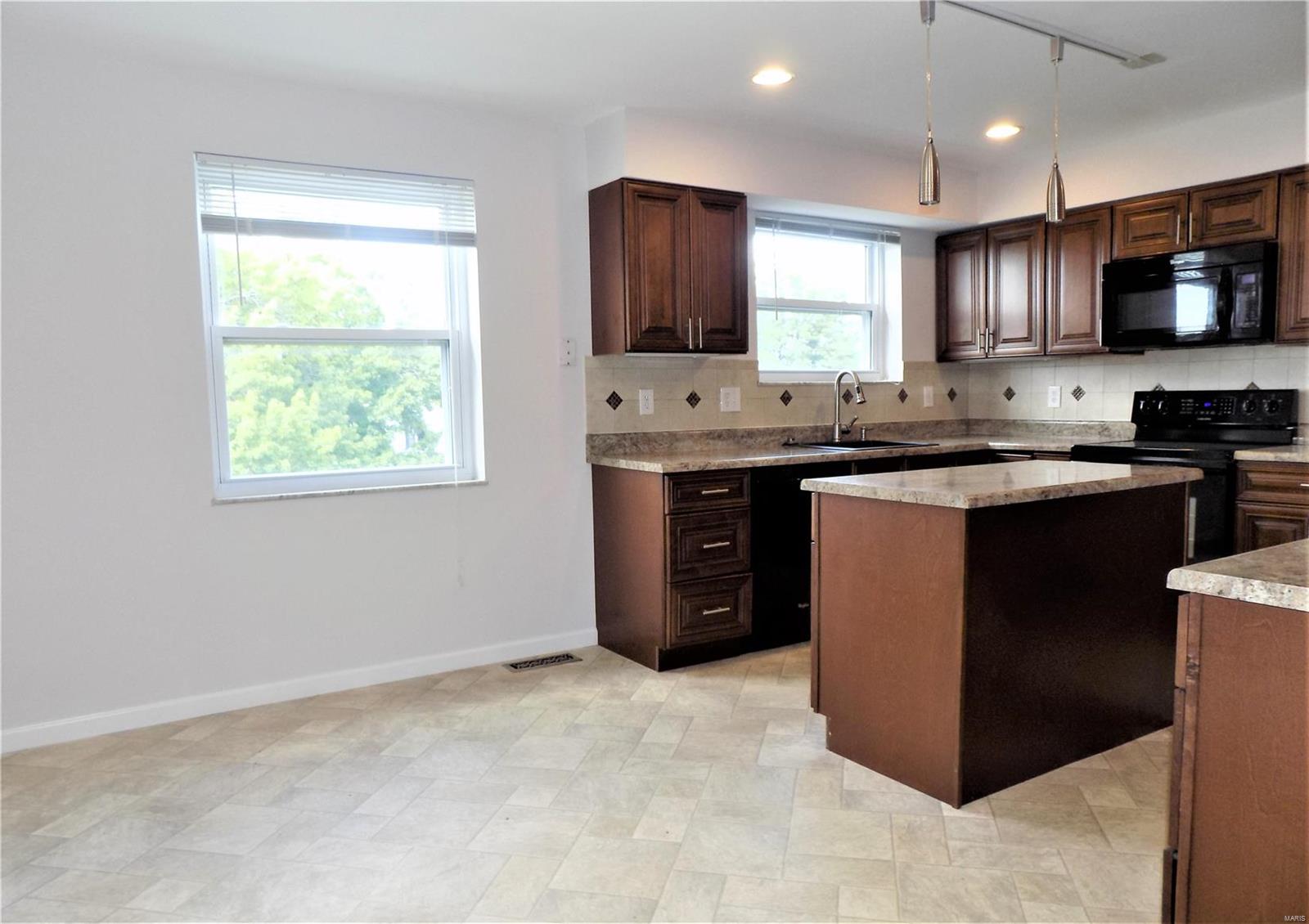 Lin Capri Condo - Residential