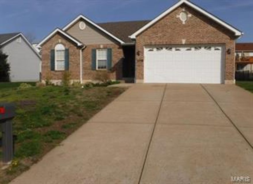 Back on market, buyer's financing fell through. This very attractive three-bedroom ranch in Williamsburg Estates features pleasing brick veneer, nice exterior details, and a two-car garage. The interior offers an open floorplan with vaulted ceilings, a gas fireplace, wood floors in the living room, and ceramic tile in the kitchen. You will appreciate the master bedroom suite which includes a bathroom with a double vanity and a full tub/shower combo. Seller shall pay a real estate commission pursuant to the listing agreement between Seller and Seller's listing broker however, no commission shall be paid nor credit given, to a Purchaser who is a real estate licensee or selling agent if the seller agent is also the buyer. This includes any broker or brokerage firm with which Purchaser is affiliated. Additionally, no commission will be paid to a licensee representing his or her spouse who is a Purchaser. SpecialListingConditions: Foreclosure