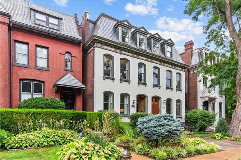 Townhouse in St Louis MO 1407 Missouri Avenue 1.jpg