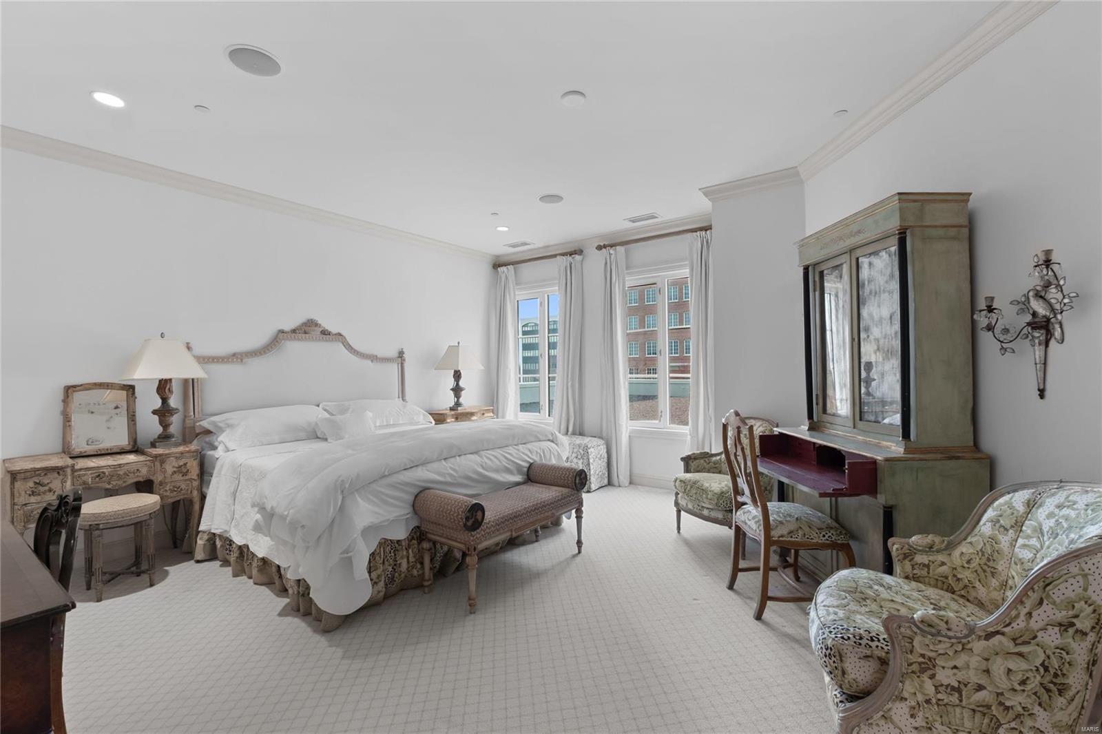 Plaza In Clayton A Condo The - Residential