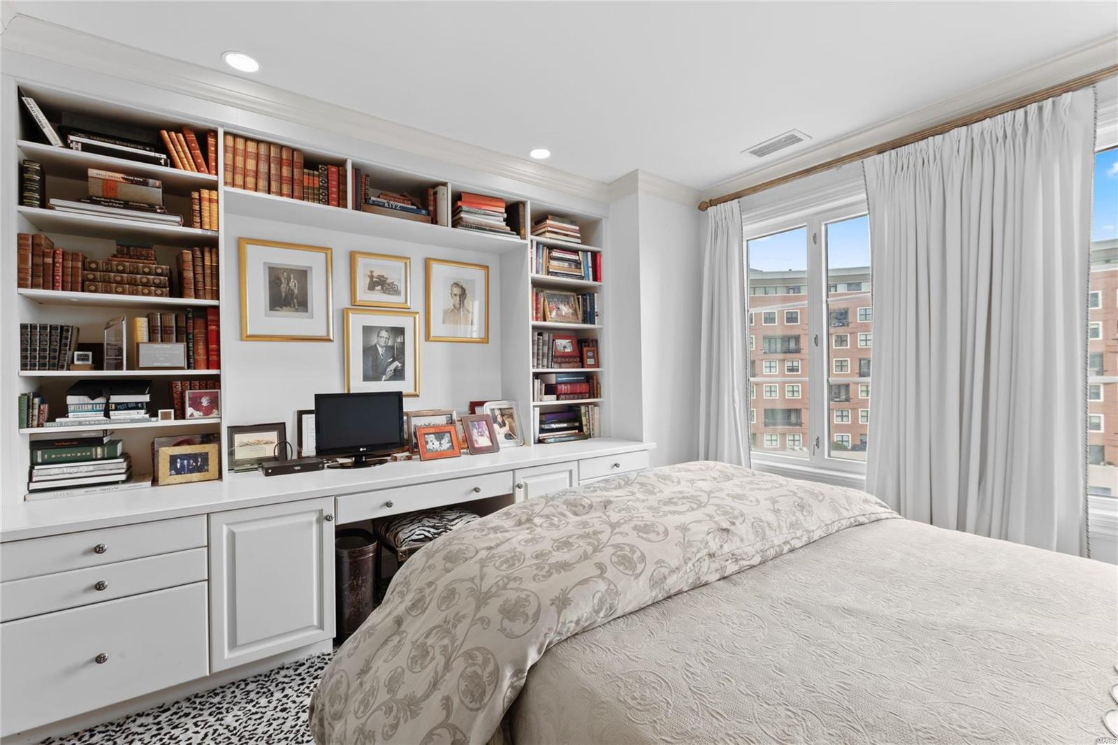 Plaza In Clayton A Condo The - Residential