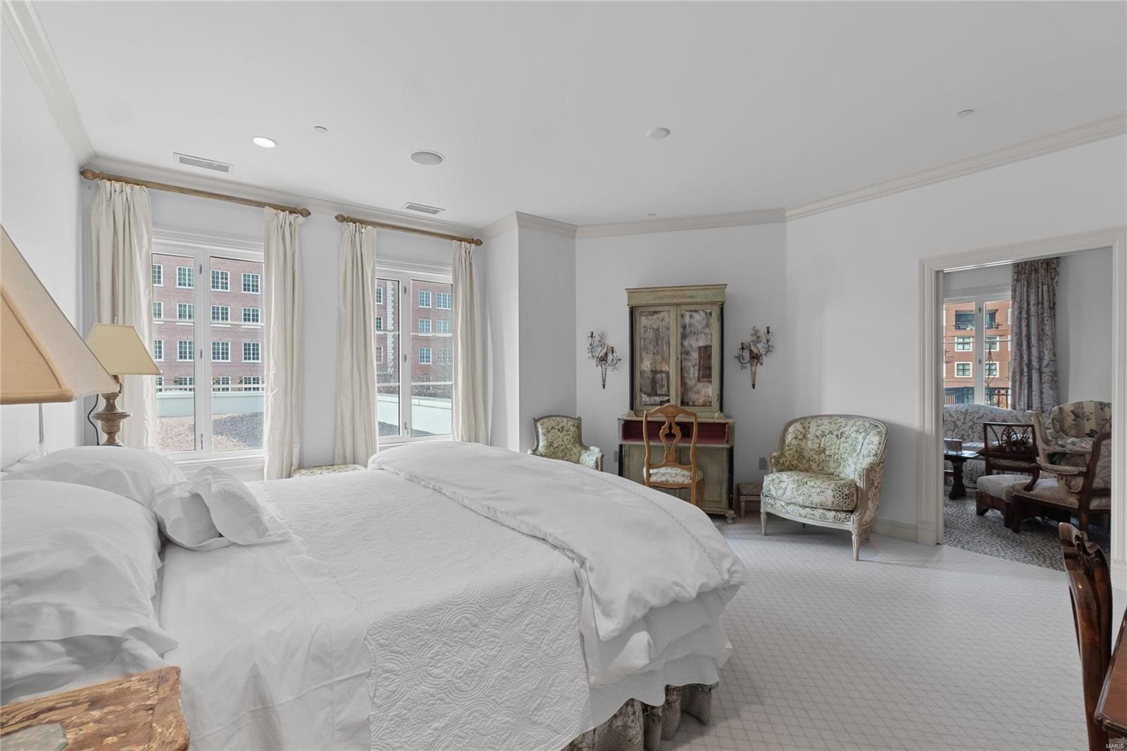 Plaza In Clayton A Condo The - Residential