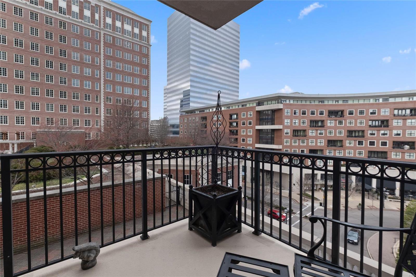 Plaza In Clayton A Condo The - Residential