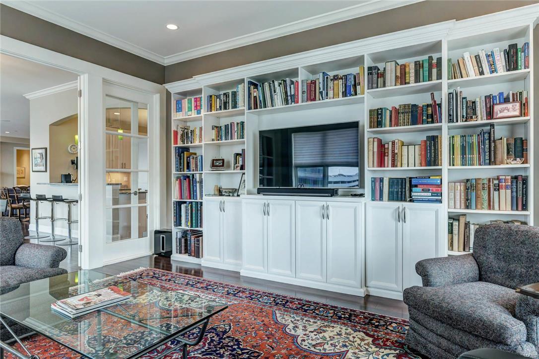 Crescent Condo - Residential