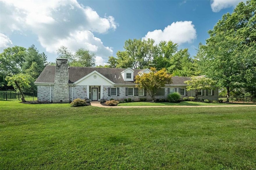 Don't miss this opportunity! Back on the market via no fault of seller! 
Welcome home to 8 West Geyer Lane. Nestled on nearly an acre of lush land in the highly sought-after Frontenac area, this beautiful 1.5-story home boasts 5 bedrooms and 4.5 bathrooms. With an open floor plan and bright, sun-filled interiors, the home offers ample square footage (5,000 sq ft) and multiple living spaces, making it ideal for both relaxation and entertaining. The open kitchen and main living areas feature wood floors and elegant bay windows, allowing natural light to flood the home. A spacious bonus room provides a flexible space perfect for an office, studio, or playroom. Enjoy the gorgeous lot, complete with a private setting and pool, perfect for outdoor gatherings or quiet relaxation. Additional Rooms: Mud Room