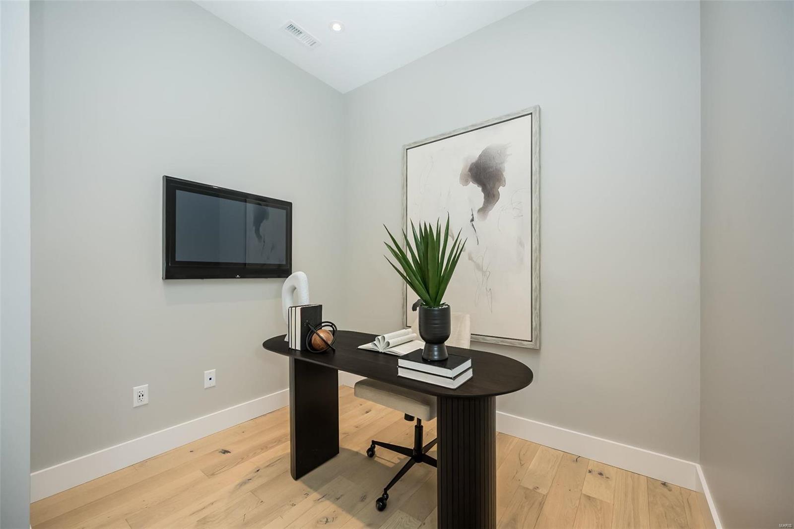 Barclay First Amd Condo The - Residential