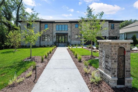 Photo of 10116 Fieldcrest Lane, Ladue, MO 63124 (MLS # 24023138)