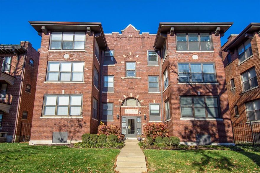 Est 1914. Welcome to the Bolton in lovely DeBaliviere Place. Super bright and cheery first floor unit. This adorable 1 bedroom 1 bath has an awesome wide open kitchen and living space. The updated kitchen has solid surface counter tops and updated stainless appliances. Large bedroom with a walk in closet. In unit washer and dryer. One assigned parking space in a gated lot. Walk to the Metrolink station right across the street for easy transportation to SLU, Washington University, BJC and the airport. Just a hop to Forest Park and the U City Loop too! Location: City, End Unit, Ground Level