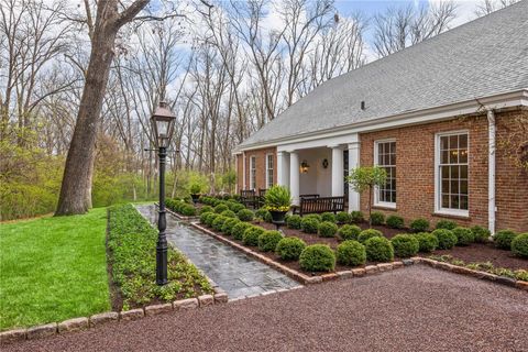 Photo of 2 Mayfair Road, Ladue, MO 63124 (MLS # 25013513)