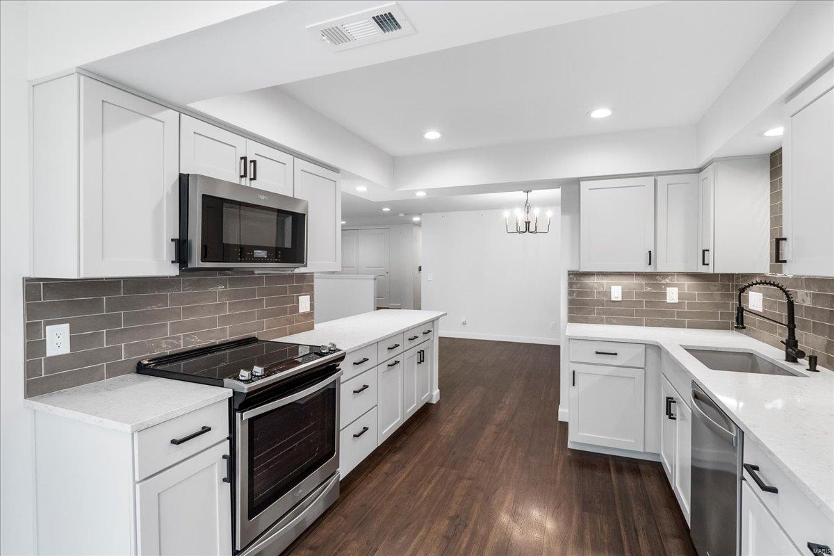 St Louis, Missouri 63146, United States, 2 Bedrooms Bedrooms, ,2 BathroomsBathrooms,Residential,Active,113185