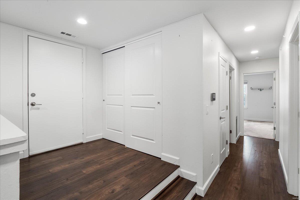 St Louis, Missouri 63146, United States, 2 Bedrooms Bedrooms, ,2 BathroomsBathrooms,Residential,Active,113185