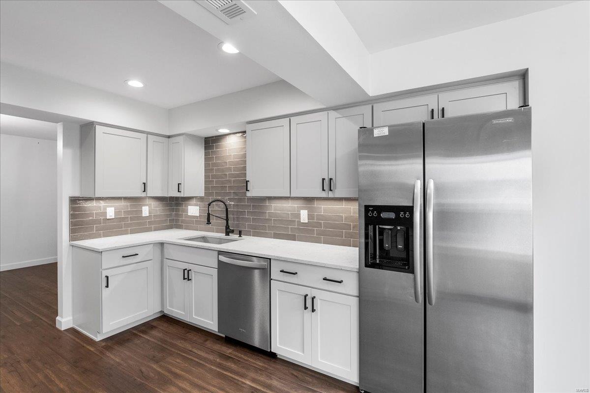 St Louis, Missouri 63146, United States, 2 Bedrooms Bedrooms, ,2 BathroomsBathrooms,Residential,Active,113185