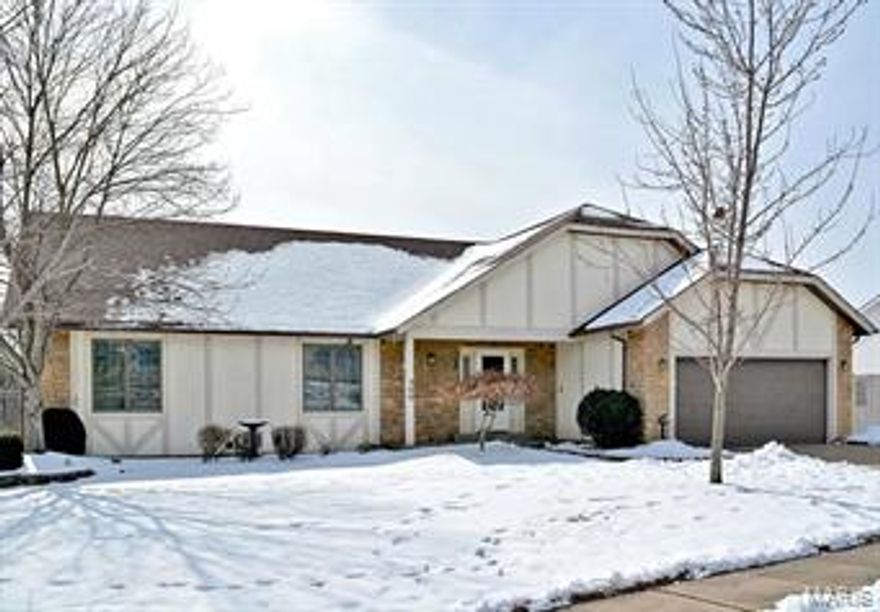 Classic, generously proportioned, open concept, great room ranch in prime O’Fallon location! This move in ready home is high in comfort and offers efficient main floor living. Step into the foyer and be wowed by the wide open, vaulted great rm with flr to ceiling fieldstone fireplace, rich, red oak laminate flooring, and a 5 window bay that bathes the room in warm sunlight. The pastry chef owner has restyled the kitchen & breakfast rm with trendy biscuit colored cabinetry, stainless steel appliances, updated lighting, & ceramic backsplash. Enjoy the seasons on your screened in porch and bbqs on your lg cedar deck. The finished walk out lower level with 3rd full bath is perfect for an inlaw suite, or a child returning home from college & features a large family room, area for a kitchenette, additl bedrms, & tons of storage. Mins from Hwys 70 & K, Ft. Zumwalt North Schools and lots more!