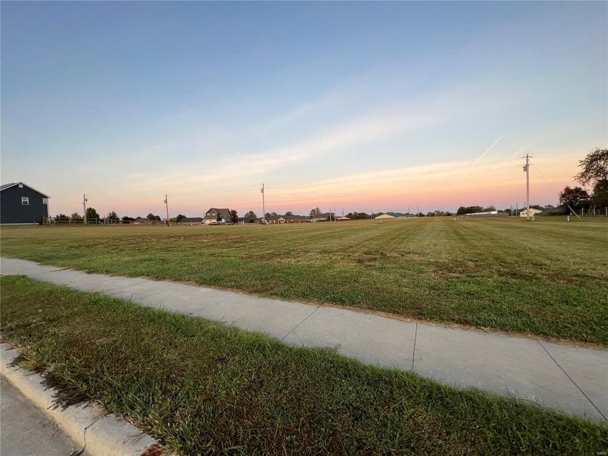 Level building lot located in one of Perryville's newest subdivisions. New streets and sidewalks are added bonuses. City utilities available and ready to connect to. This ideal location offers easy access to I-55 and Hwy 51.