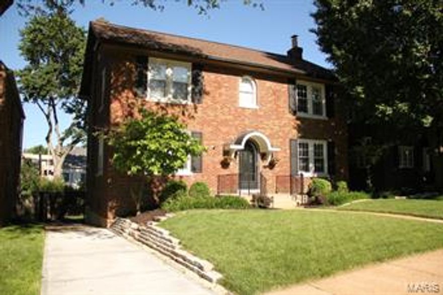 Elegant and stately 4 bed and 2.5 bath home nestled in the most convenient location in St Louis. Enter the home and find the open living room with gas fireplace and hardwood flooring throughout.  The family room is just ahead adding light and more open space to the main living area. The kitchen was expanded and remodeled by this owner and features glass backsplash, maintenance free quartz countertops, undermount sink, professional gas range and hood and soft close custom cabinetry. This eat in kitchen also features a comfortable window seat and breakfast bar flanked by new windows.  For convenience, there is also a writing desk just off the kitchen to reduce clutter. The formal dining room has a built in china cabinet and can accommodate even the most grand of table sets.  Upstairs, find the master suite with triple closets, and a newly remodeled private master bath with spacious shower.  The secondary bedrooms share a large full bath. Level, quiet backyard with plenty of room to play.